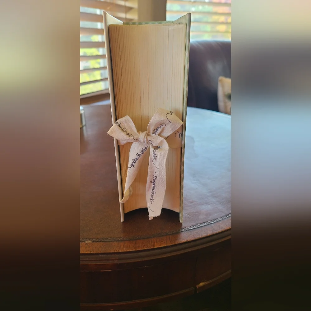 Marjolein Bastin book shaped box with ribbon ties.🐣